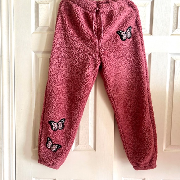 Pink sherpa fleece pant set with butterflies - Picture 4 of 10